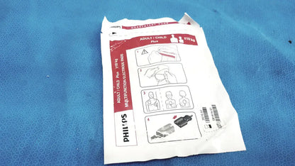 Philips Electrode Pads Adult/child plus ≥10 y Instructional Use /Check EXP Date Electrode Pads, as-is (for parts) product photo 3