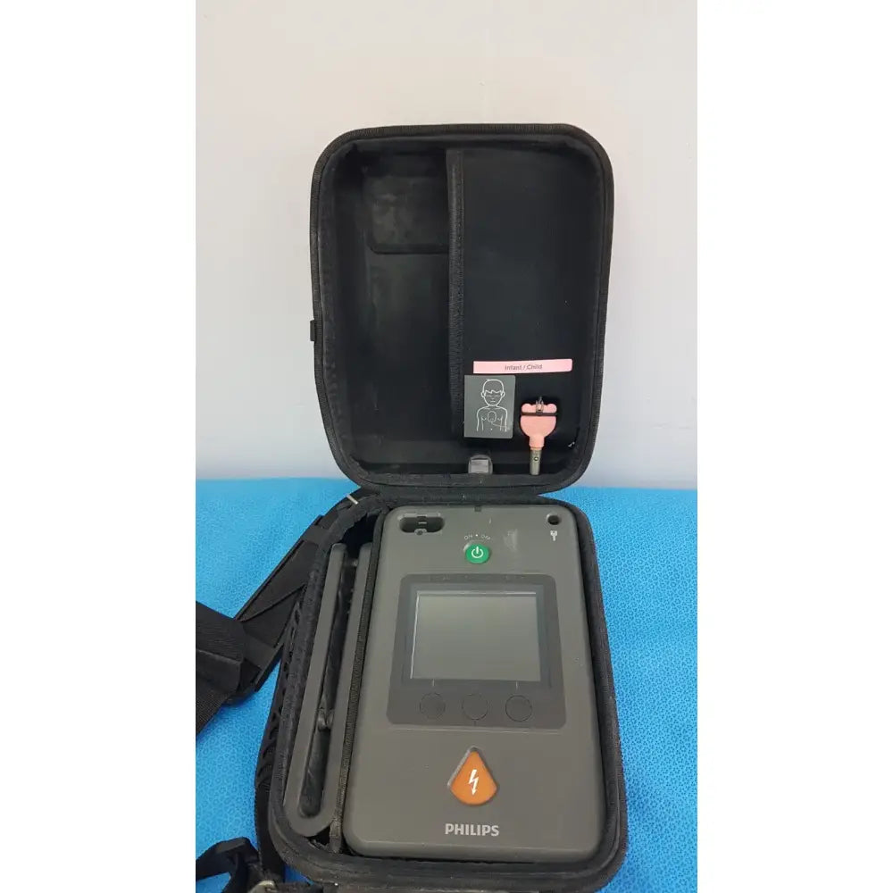 Reuse Medical Philips HeartStart FR3 Defibrillator – Advanced AED for Emergency Response Defibrillators, AED Pads & Batteries, second-hand product photo 1