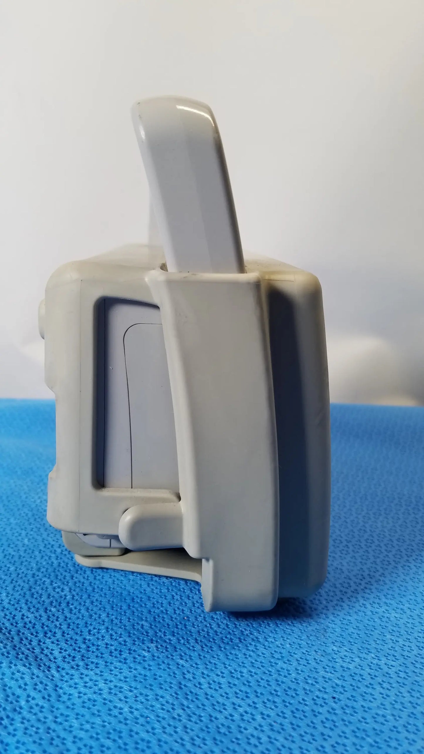 Philips IntelliVue MP2 Portable Patient Monitor Portable Patient Monitor, as-is (for parts) product photo 4