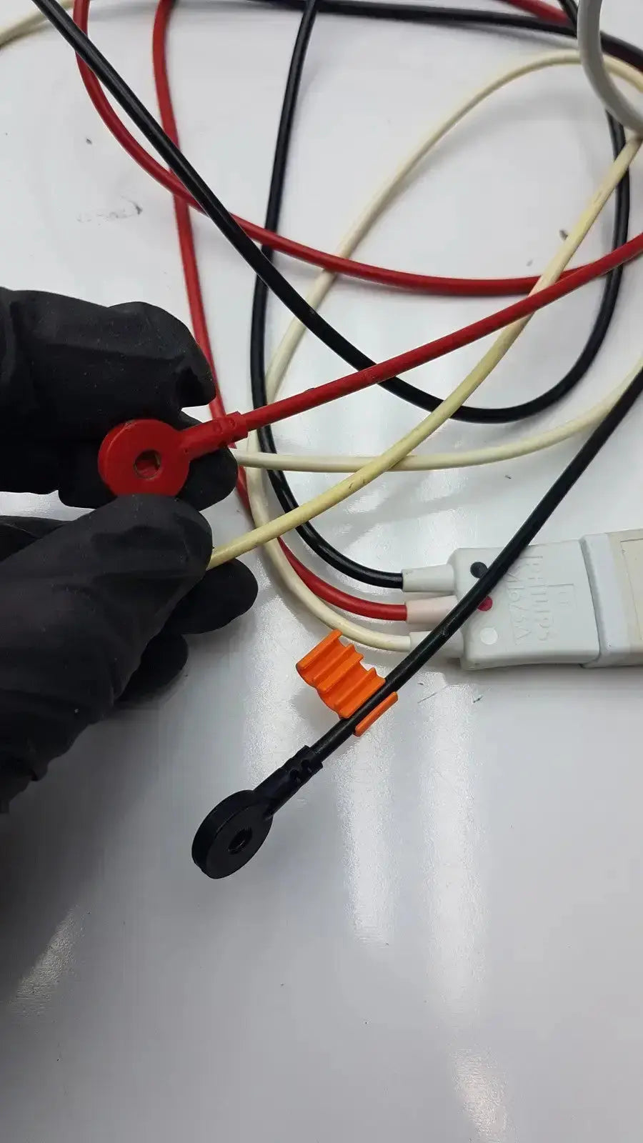 Philips - M1673A Cbl 3 Leadset Snap AAMI ICU leadset With Trunk Cable ECG Leadwire Set, as-is (for parts) product photo 7