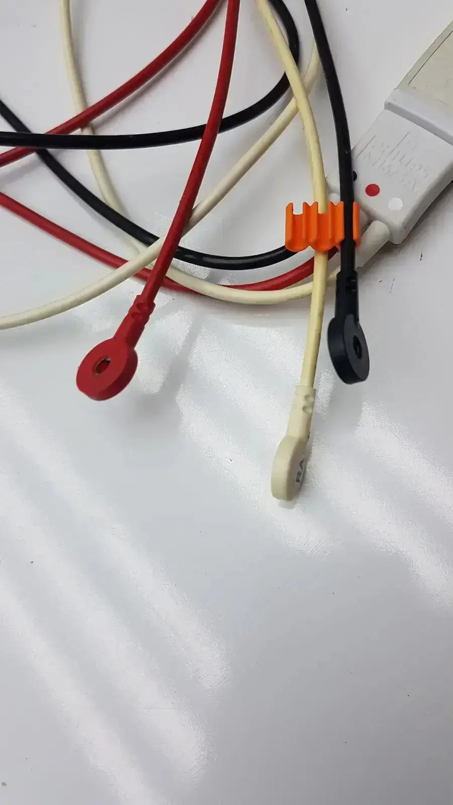 Philips - M1673A Cbl 3 Leadset Snap AAMI ICU leadset With Trunk Cable ECG Leadwire Set, as-is (for parts) product photo 4