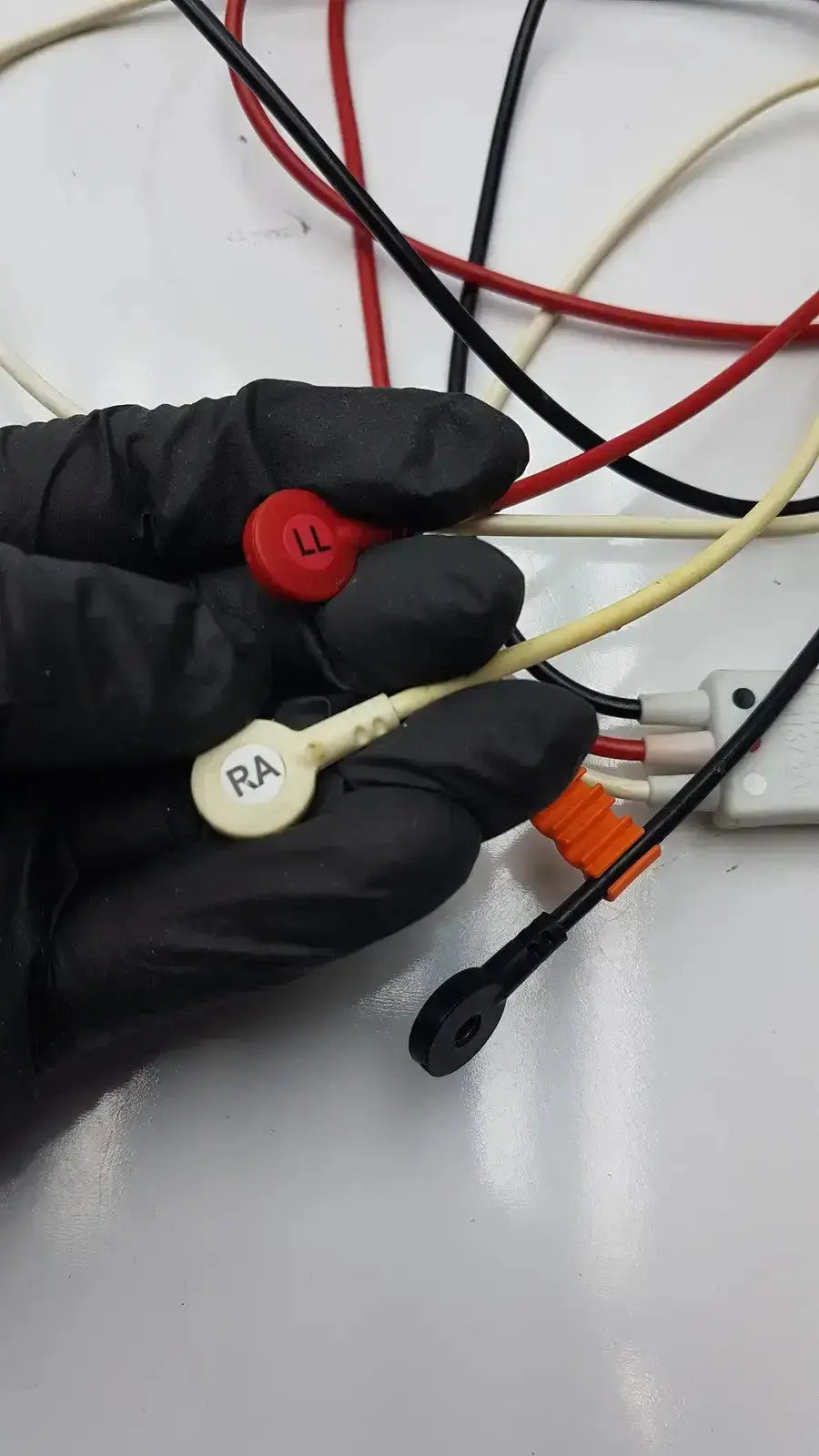 Philips - M1673A Cbl 3 Leadset Snap AAMI ICU leadset With Trunk Cable ECG Leadwire Set, as-is (for parts) product photo 9