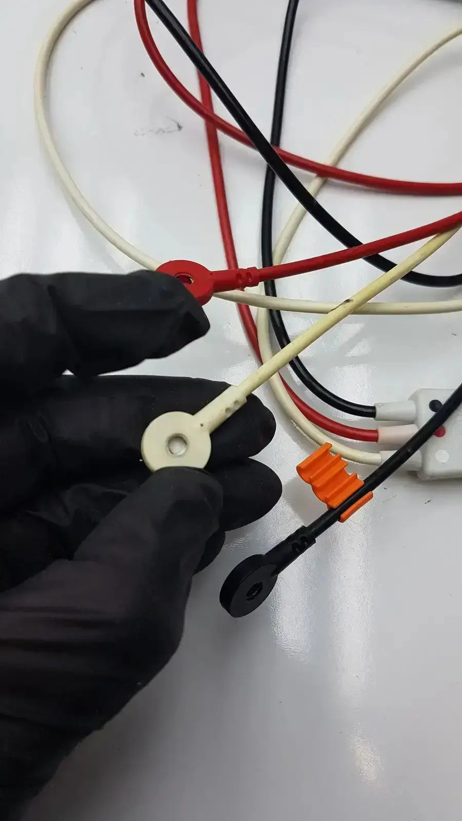 Philips - M1673A Cbl 3 Leadset Snap AAMI ICU leadset With Trunk Cable ECG Leadwire Set, as-is (for parts) product photo 6