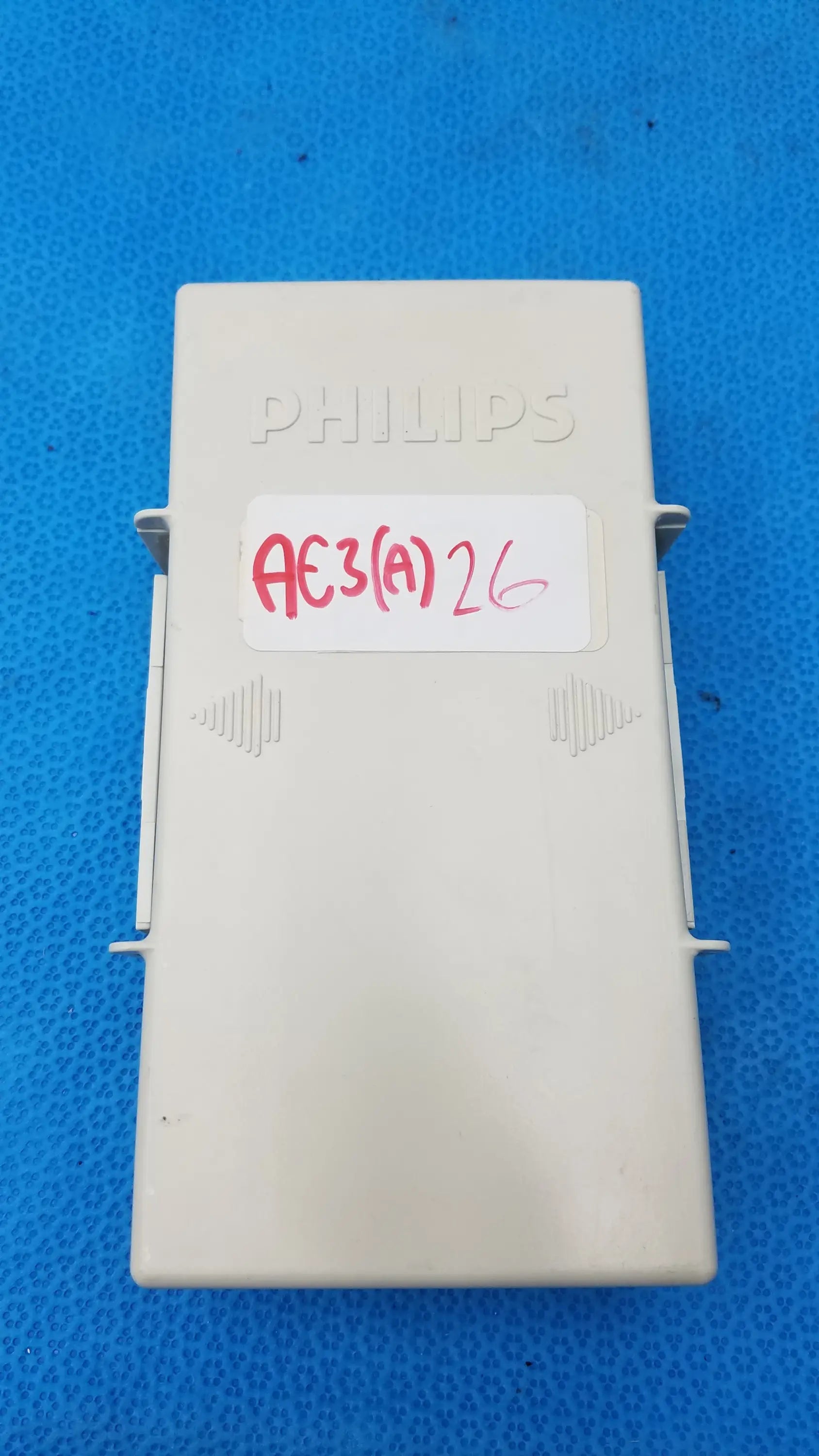 Philips M3538A HeartStart MRx Lithium Ion Rechargeable Battery Lithium Ion Rechargeable Battery, as-is (for parts) product photo 2