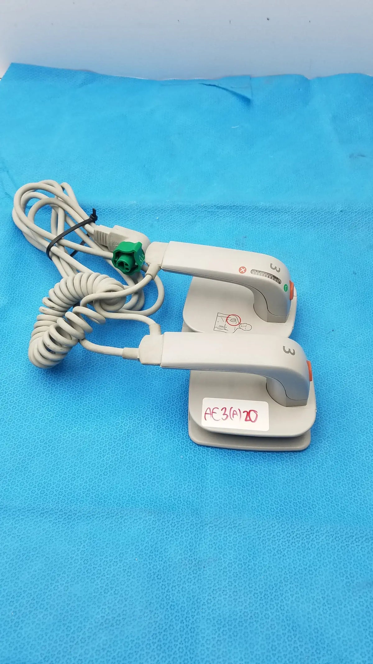 Philips M3543A Water Resistant External Hard Paddles External Hard Paddles, as-is (for parts) product photo 1
