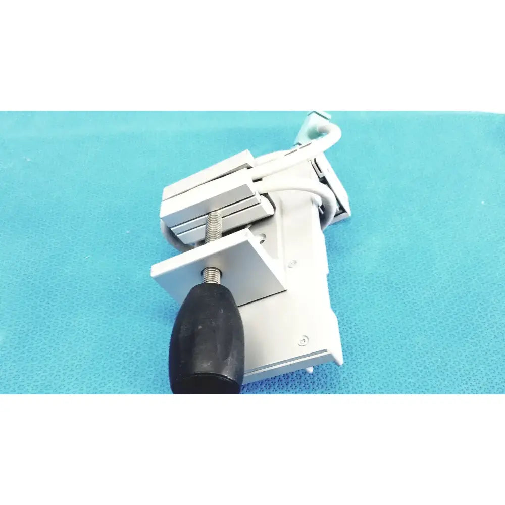 Philips M8040-60101 Universal Clamp Kit with Attache M3081-61626 Cable Mounting Clamp Kit, second-hand product photo 2