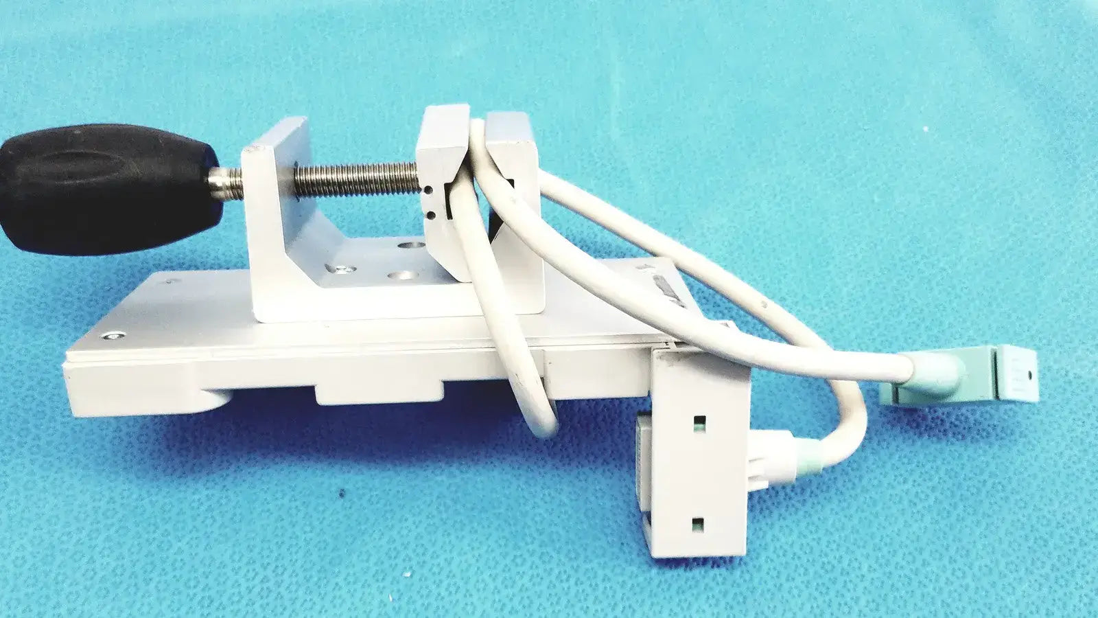 Philips M8040-60101 Universal Clamp Kit with Attache M3081-61626 Cable Mounting Clamp Kit, second-hand product photo 3