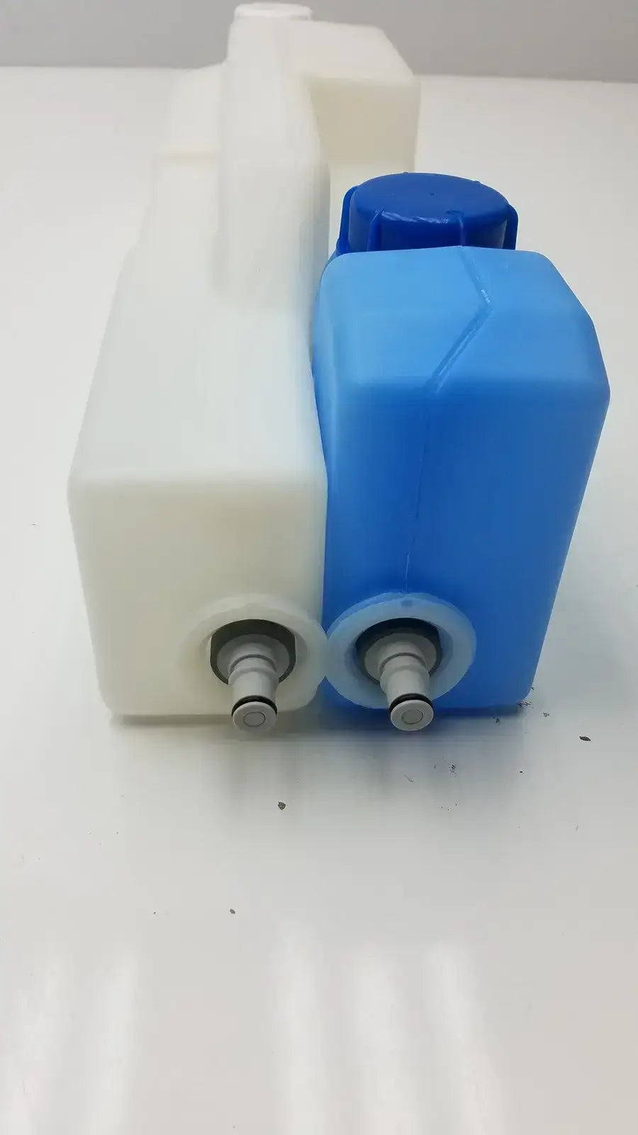 Generic Plastic Universal Tank With 2 Caps Reservoir Tank, second-hand product photo 2