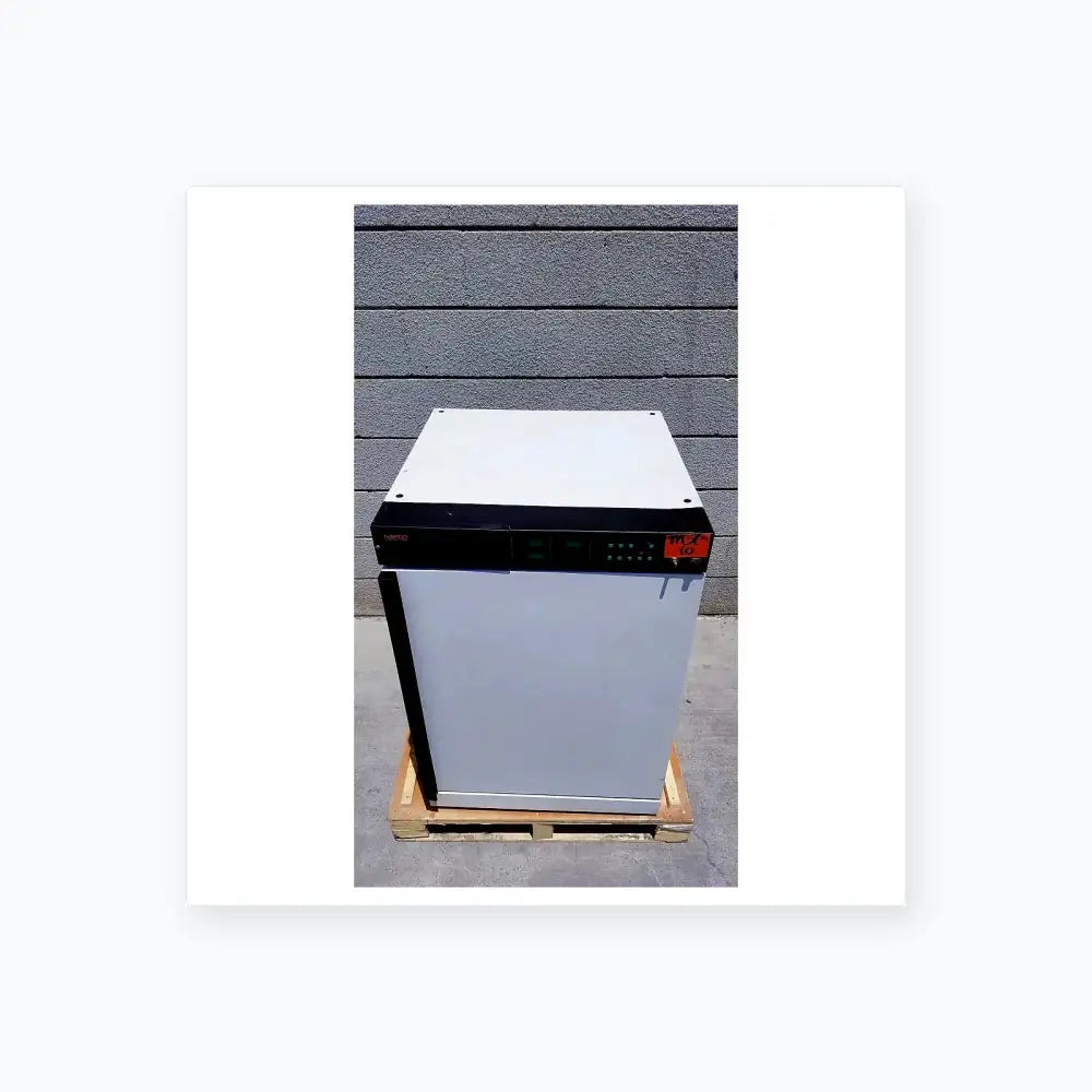 Reuse Medical Precision Scientific Napco 6101FC-OR Water Jacketed Co2 Incubator Lab Incubators, second-hand product photo 1