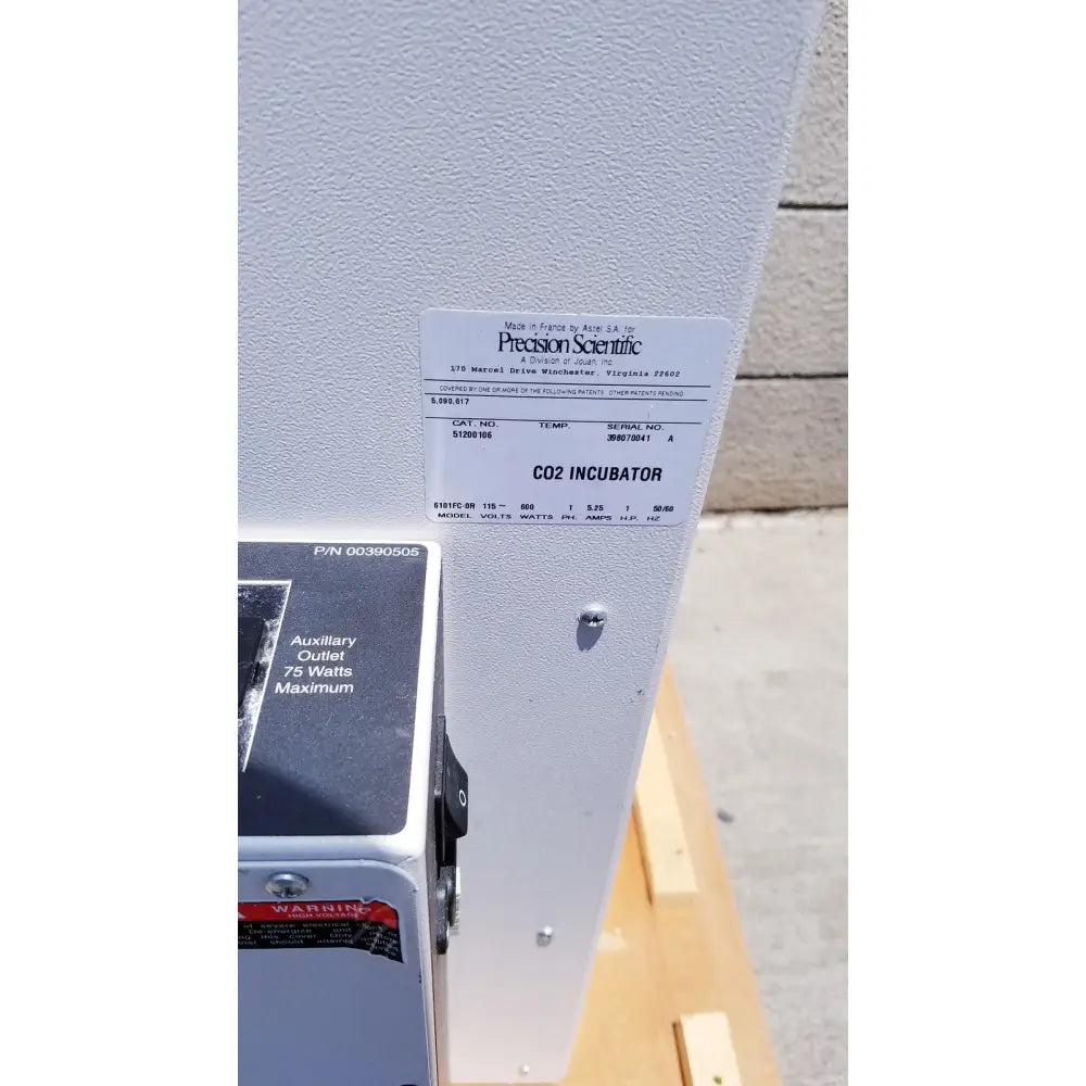 Gray metallic precision scientific napco 6101fc-or water jacketed co2 incubator with precision scientific label visible