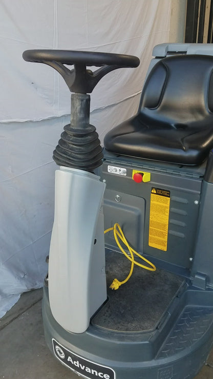 Advance ES4000 Ride On Carpet Cleaner Extractor Wet Dry Vacuum