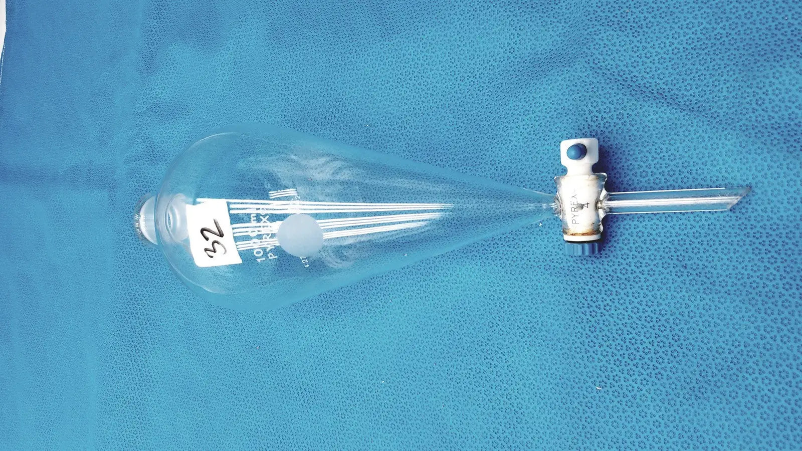 Pyrex 1000 mL Glass Separatory Funnel with Stopper – Borosilicate Glass Separatory Funnel, second-hand product photo 1