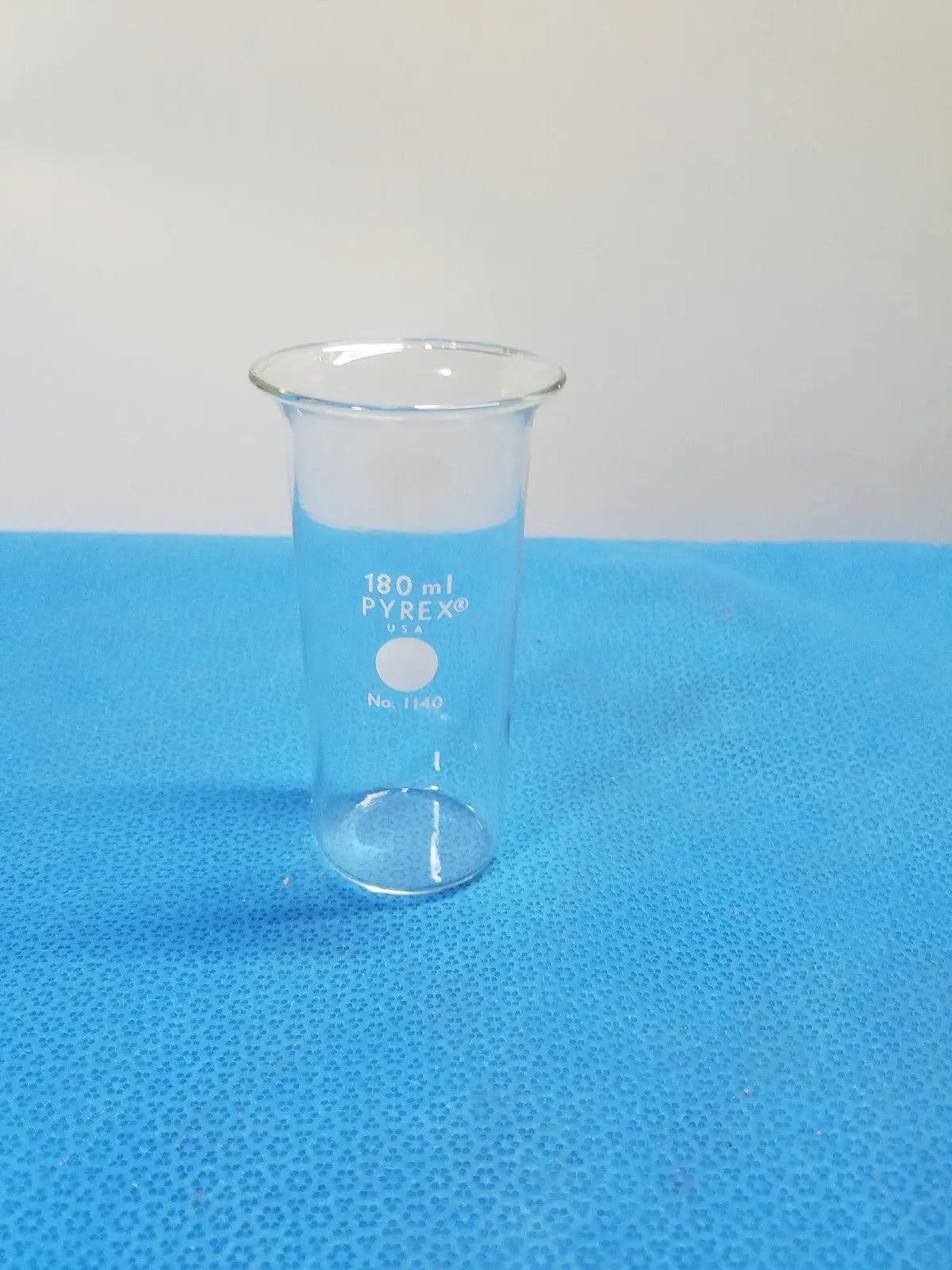 Pyrex 180 mL Glass Beaker – Borosilicate Laboratory Measuring Vessel Laboratory Beaker, second-hand product photo 1