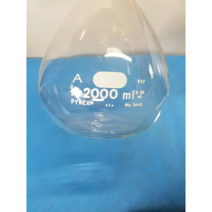 Pyrex 2000 mL Volumetric Flask – Borosilicate Laboratory Glassware Volumetric Flask, second-hand product photo 2