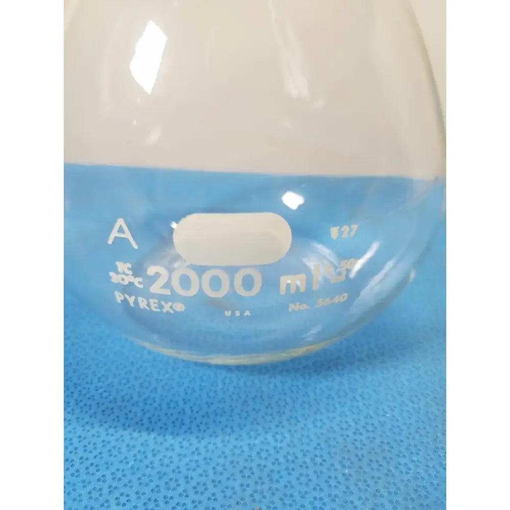 Pyrex 2000 mL Volumetric Flask – Borosilicate Laboratory Glassware Volumetric Flask, second-hand product photo 4