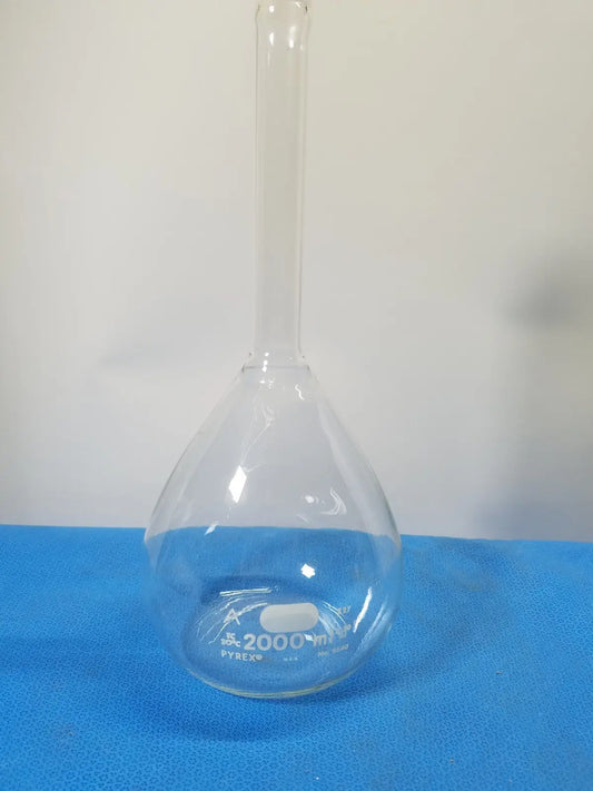 Pyrex 2000 mL Volumetric Flask – Borosilicate Laboratory Glassware Volumetric Flask, second-hand product photo 1