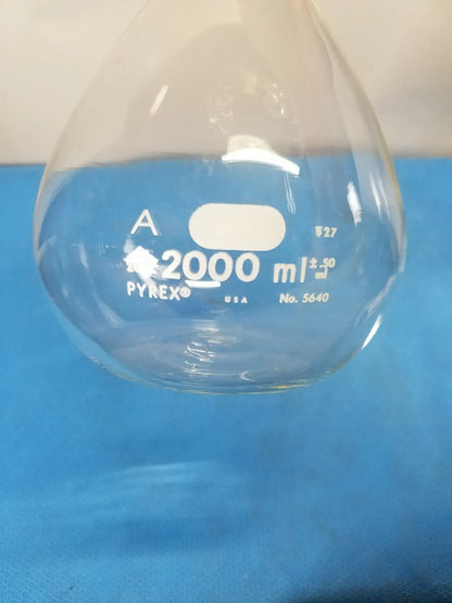 Pyrex 2000 mL Volumetric Flask – Borosilicate Laboratory Glassware Volumetric Flask, second-hand product photo 2