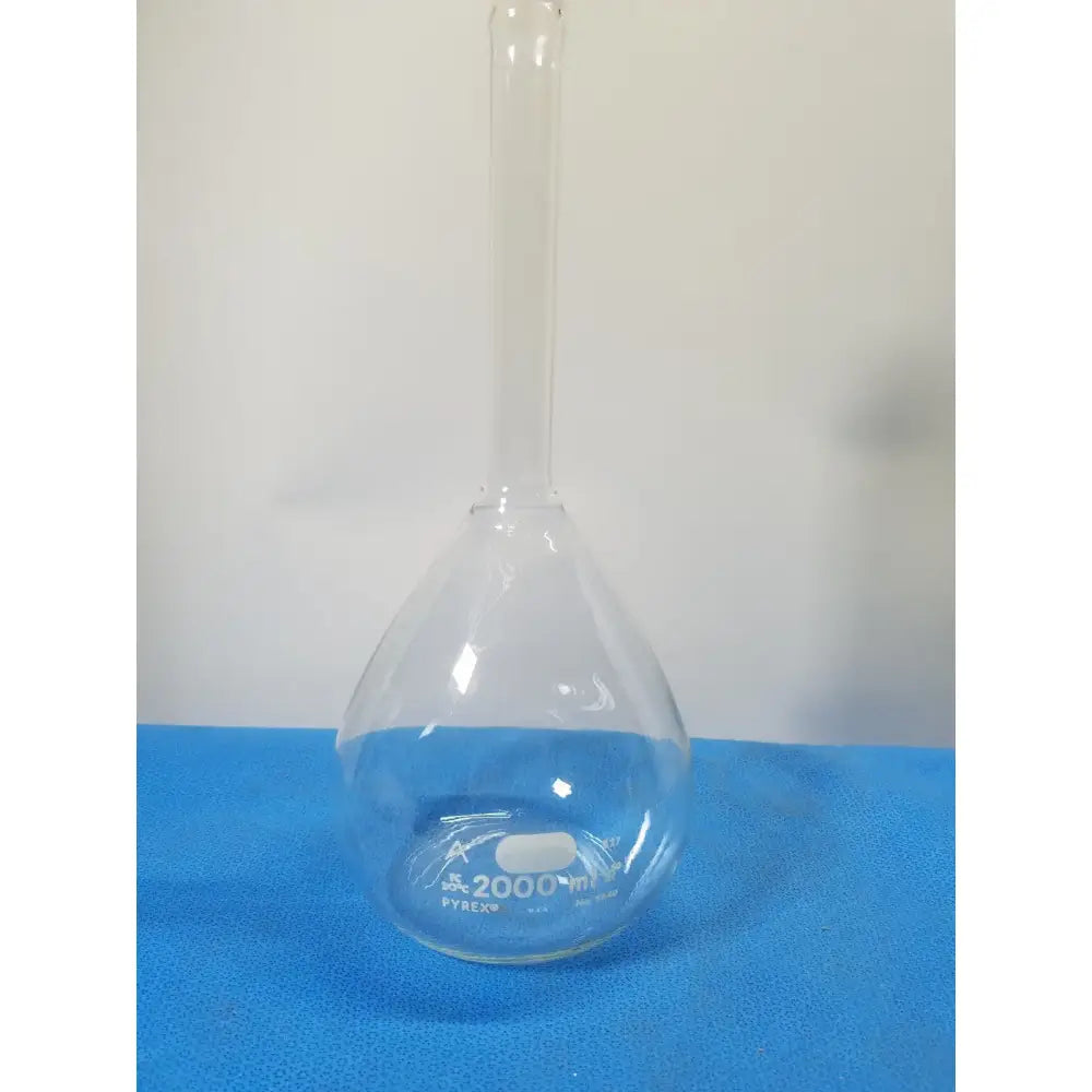 Pyrex 2000 mL Volumetric Flask – Borosilicate Laboratory Glassware Volumetric Flask, second-hand product photo 1