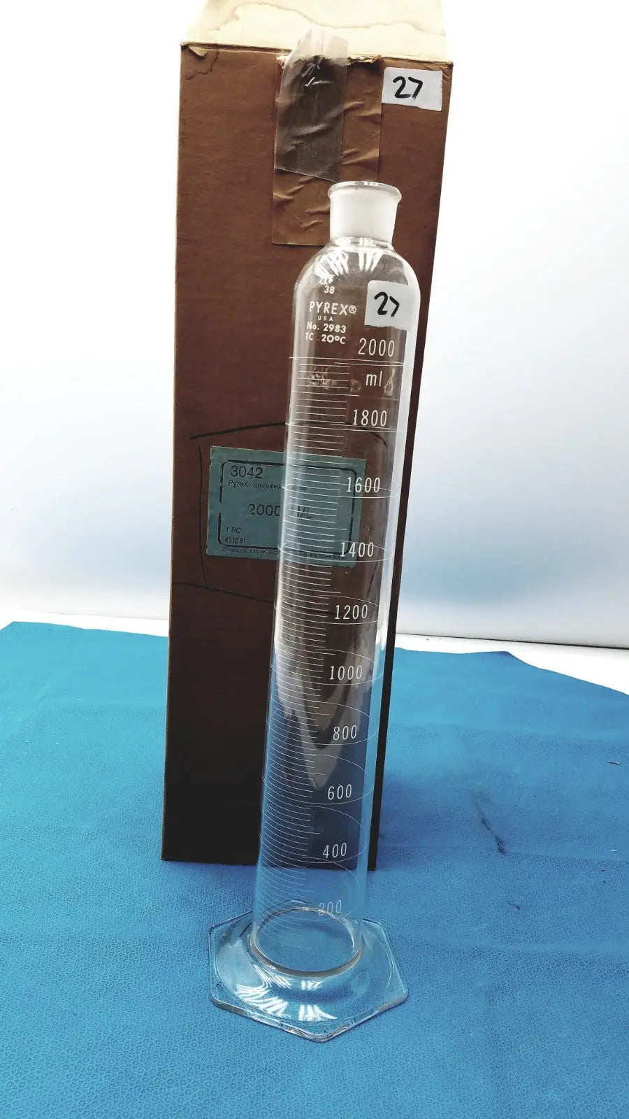 Reuse Medical PYREX 2000mL Graduated Cylinder – Borosilicate Glass, Lab Measuring Tool Other Medical & Lab Glassware, second-hand product photo 1