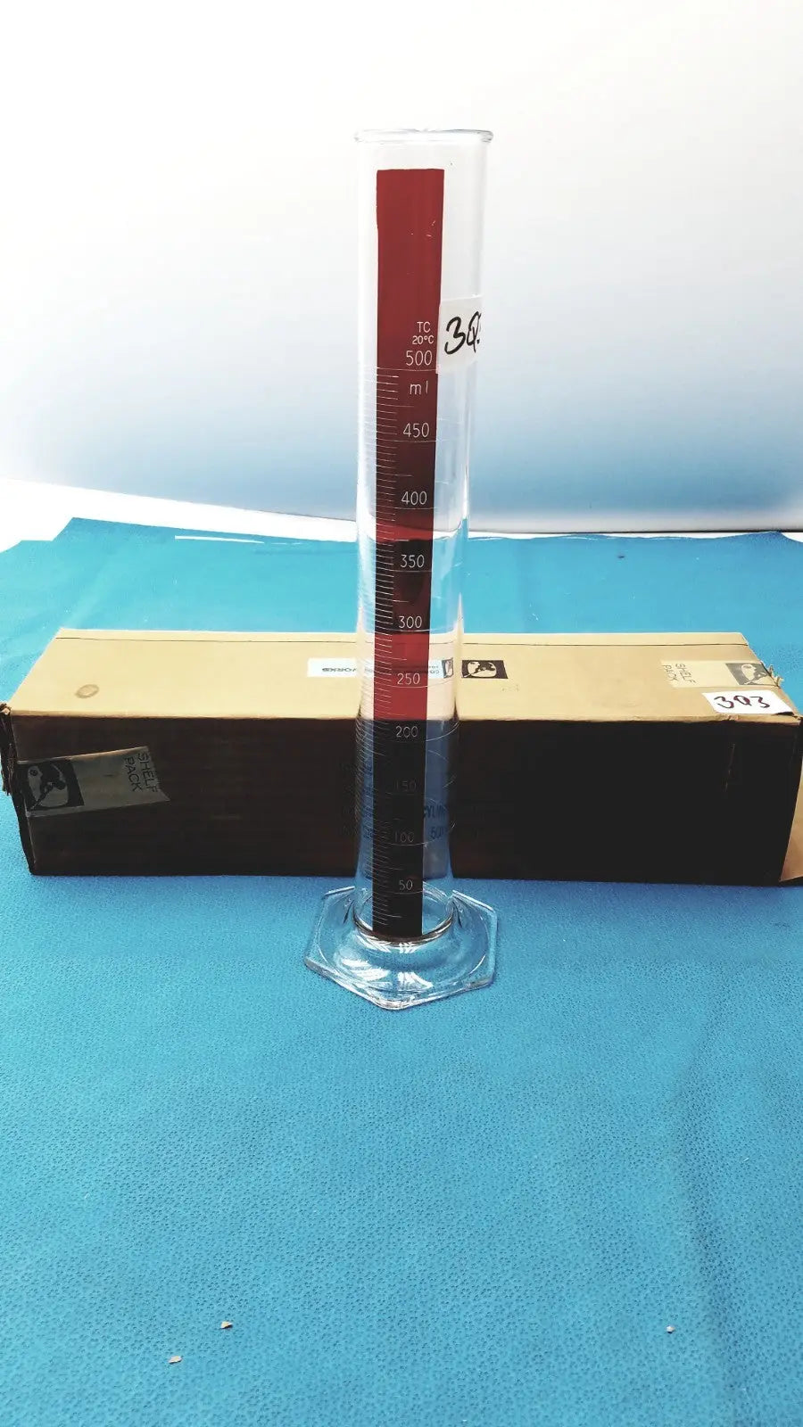 Reuse Medical Pyrex 500mL Red Metric Glass Single Graduated Cylinder - Borosilicate Lab Glass Jars & Reagent Bottles, second-hand product photo 1