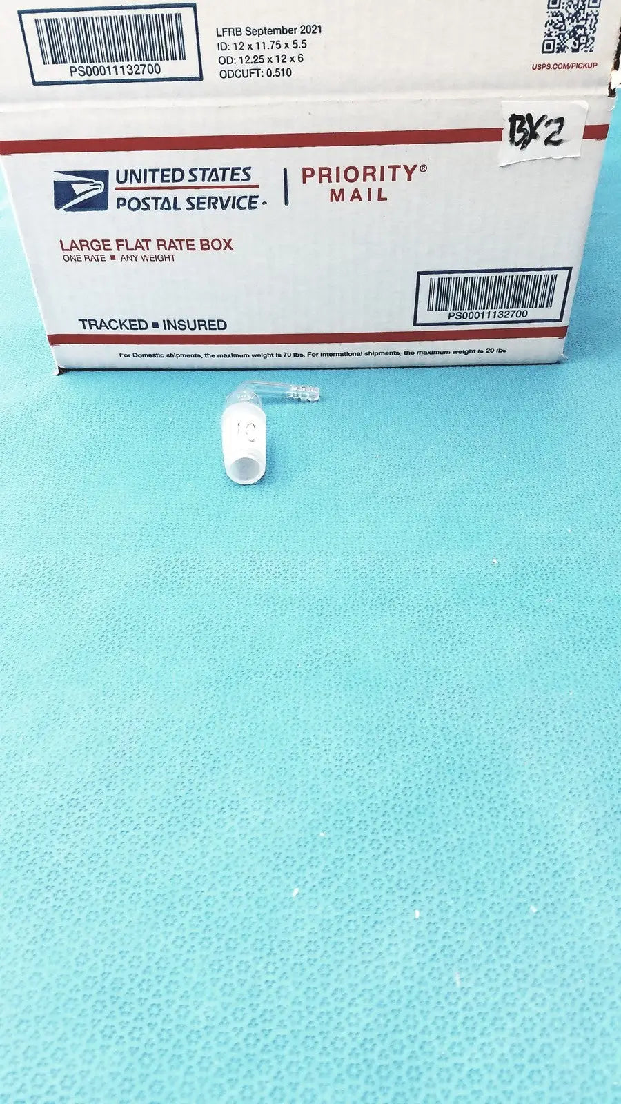 Reuse Medical PYREX Glass Adapter – 24/40 Cone to Rubber Tubing, Right-Angle Connection Lab Flasks, second-hand product photo 1