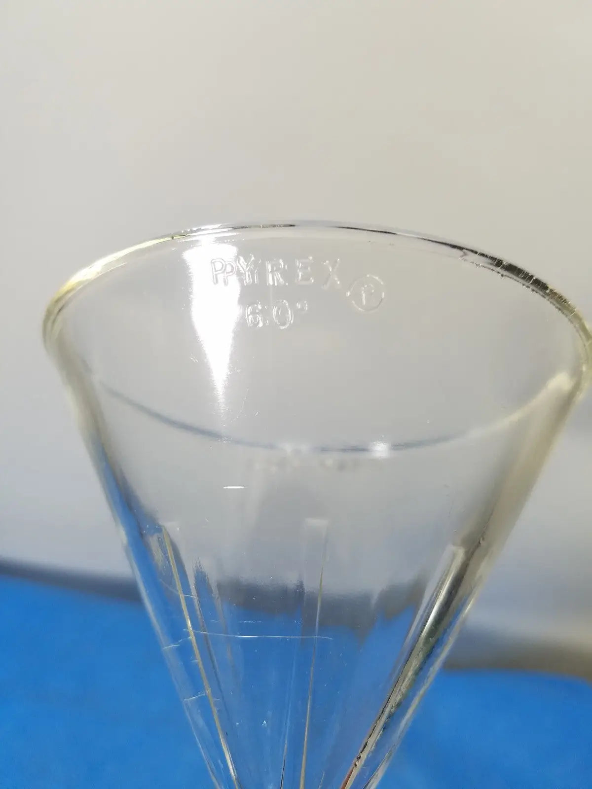 Pyrex Large Glass Filter Funnel – Borosilicate Laboratory Glassware Laboratory Glassware, second-hand product photo 3