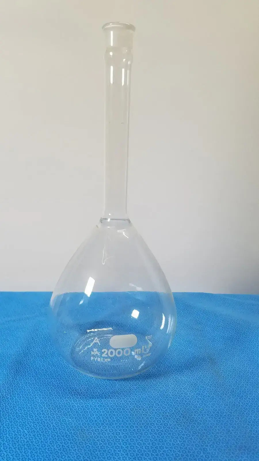 PYREX Volumetric Flask, 2000 mL, Class A, Glass TC Volumetric Flask, second-hand product photo 4