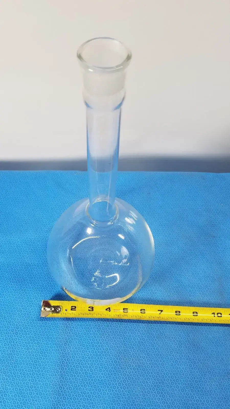 PYREX Volumetric Flask, 2000 mL, Class A, Glass TC Volumetric Flask, second-hand product photo 1