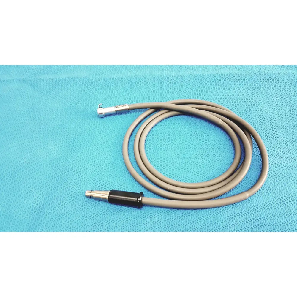 R wolf 8064.40 gray fiberoptic light cable with metallic connectors for high-quality surgical illumination
