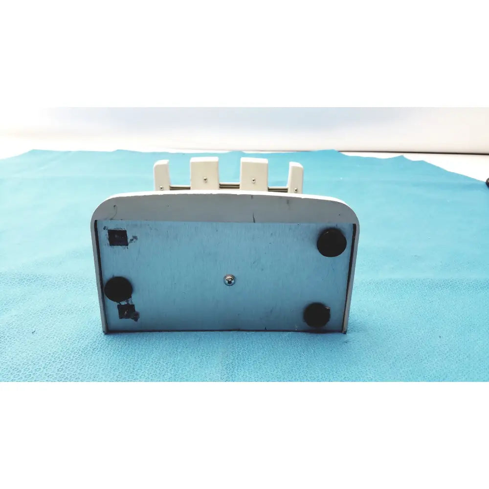 White plastic rapid charge stand with four vertical slots and black rubber feet for rainin e3 rapid charging