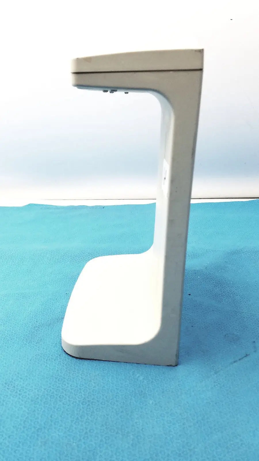 A sleek white plastic rainin e3 rapid charge stand with a minimalist curved design for rapid charge use