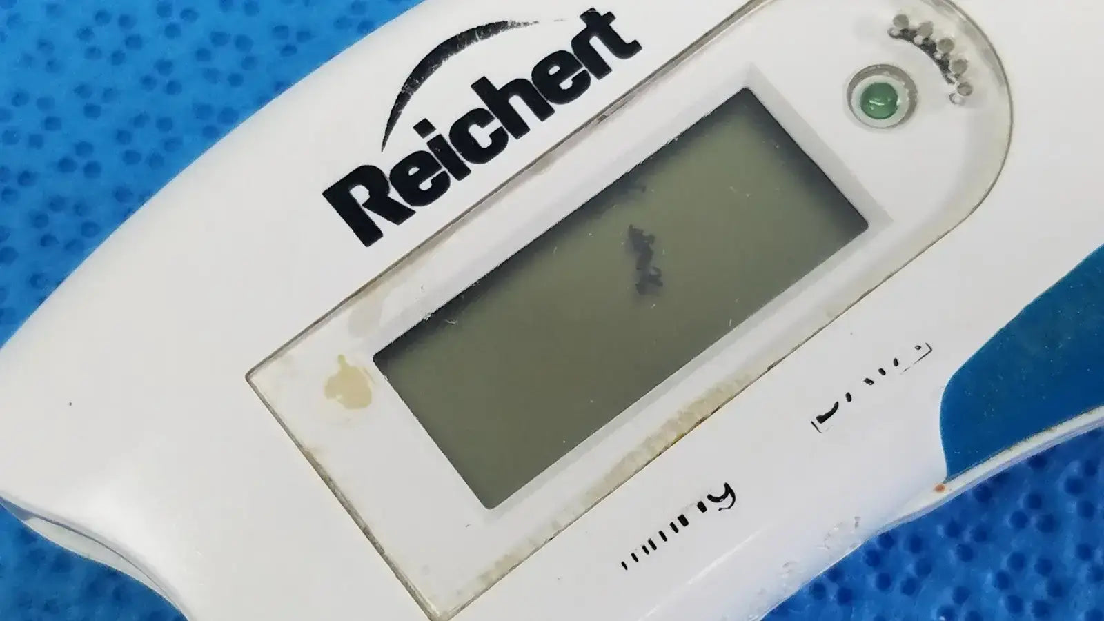 Reichert 230590 Tono Pen AVIA Handheld Tonometer with Case Handheld Tonometer, as-is (for parts) product photo 8
