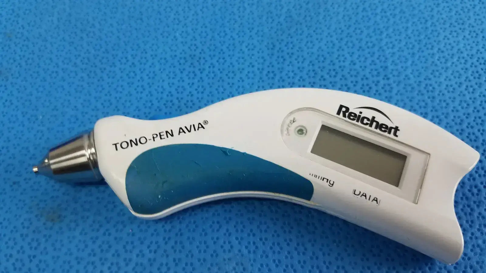 Reichert 230590 Tono Pen AVIA Handheld Tonometer with Case Handheld Tonometer, as-is (for parts) product photo 4