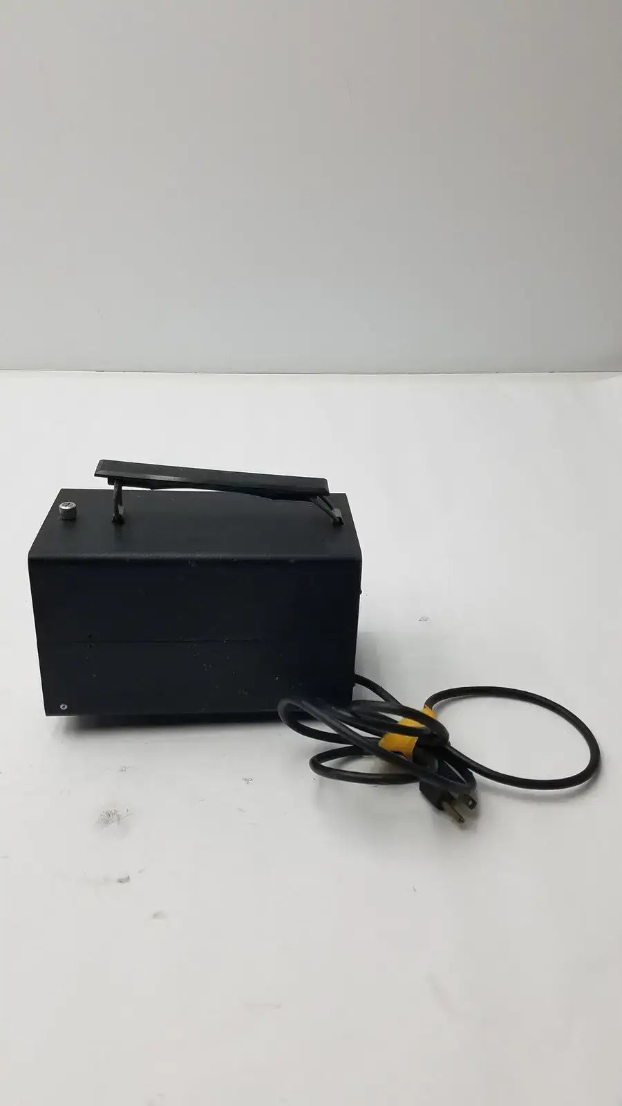 Reichert Scientific 1177 Light Source Laboratory Light Source, second-hand product photo 2