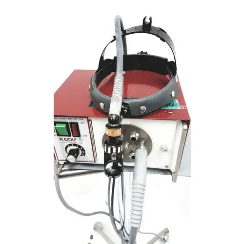 Black richard wolf 4046.00 fiber light projector headgear with silver metallic accents and adjustable straps mounted on red r