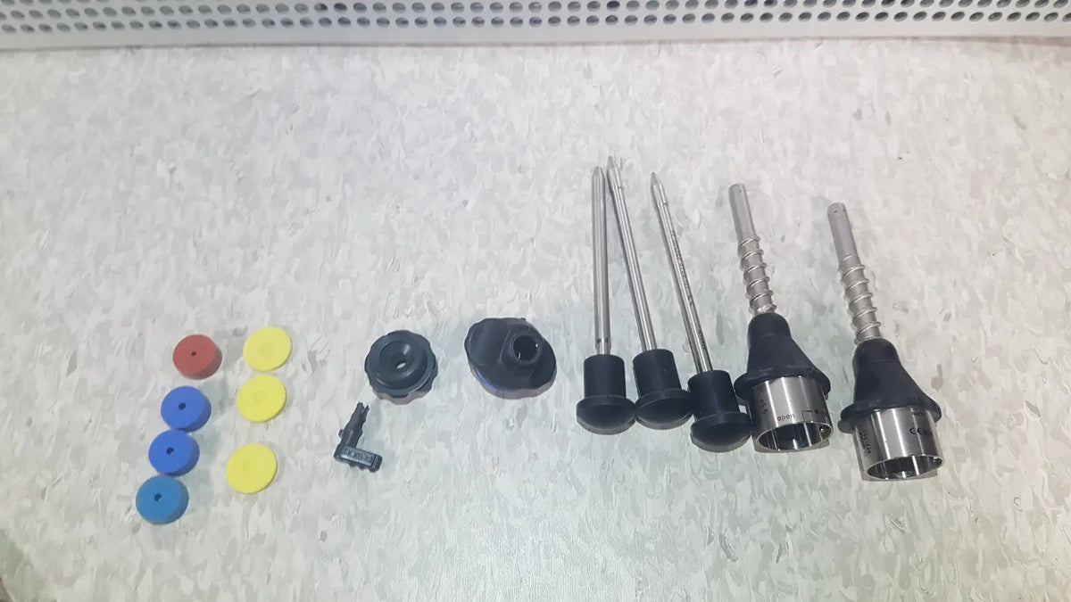 Set of colorful plastic caps, black rubber fittings, and metallic rods in richard wolf 8585.024 mini cystoscope tray