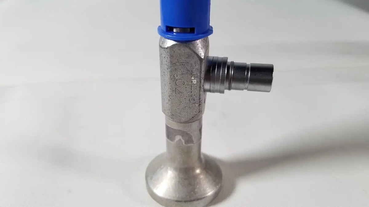 Richards wolf 4.0 mm 70° arthroscope with blue-capped stainless steel gas valve featuring hexagonal body and threaded outlet for reuse medical use