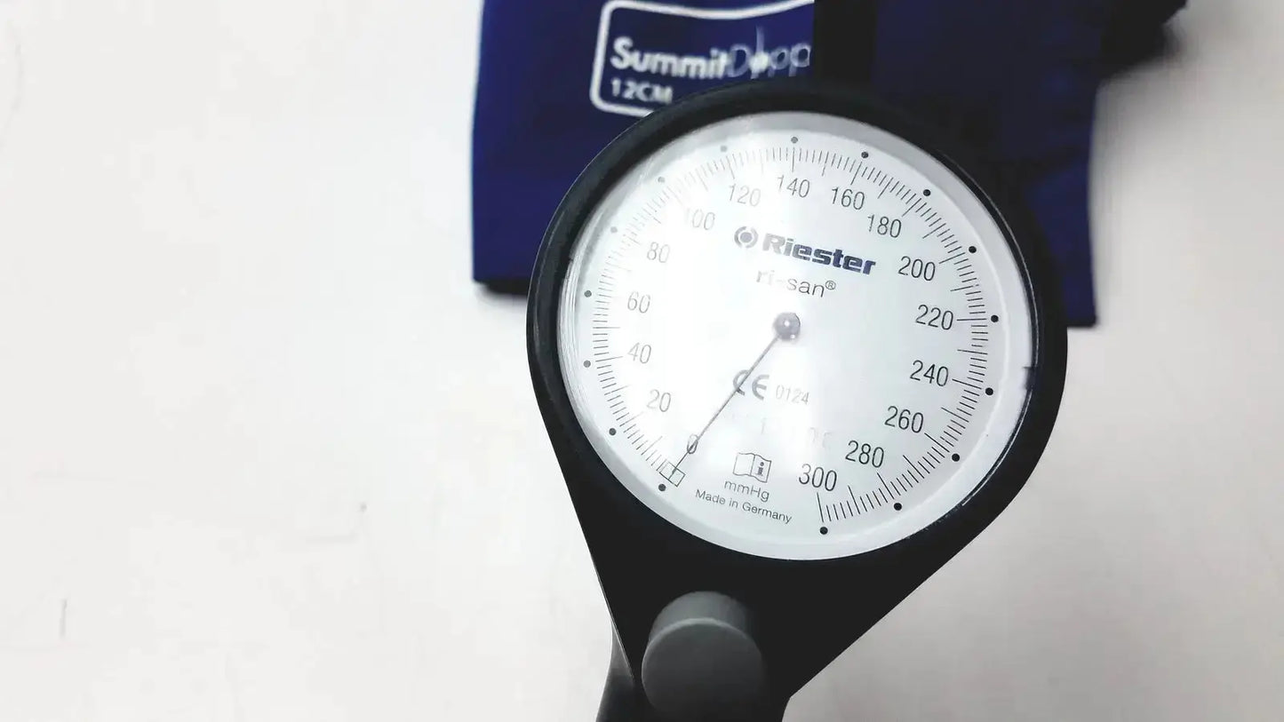 Riester 0124 Sphygmomanometer With Summit BP Cuffs Sphygmomanometer, second-hand product photo 5