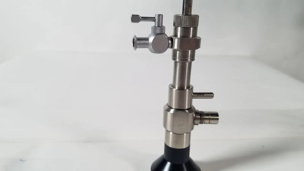 Stainless steel surgical light with black rubber base and adjustable knobs for rigid hysteroscopes endonest endoscope 01206