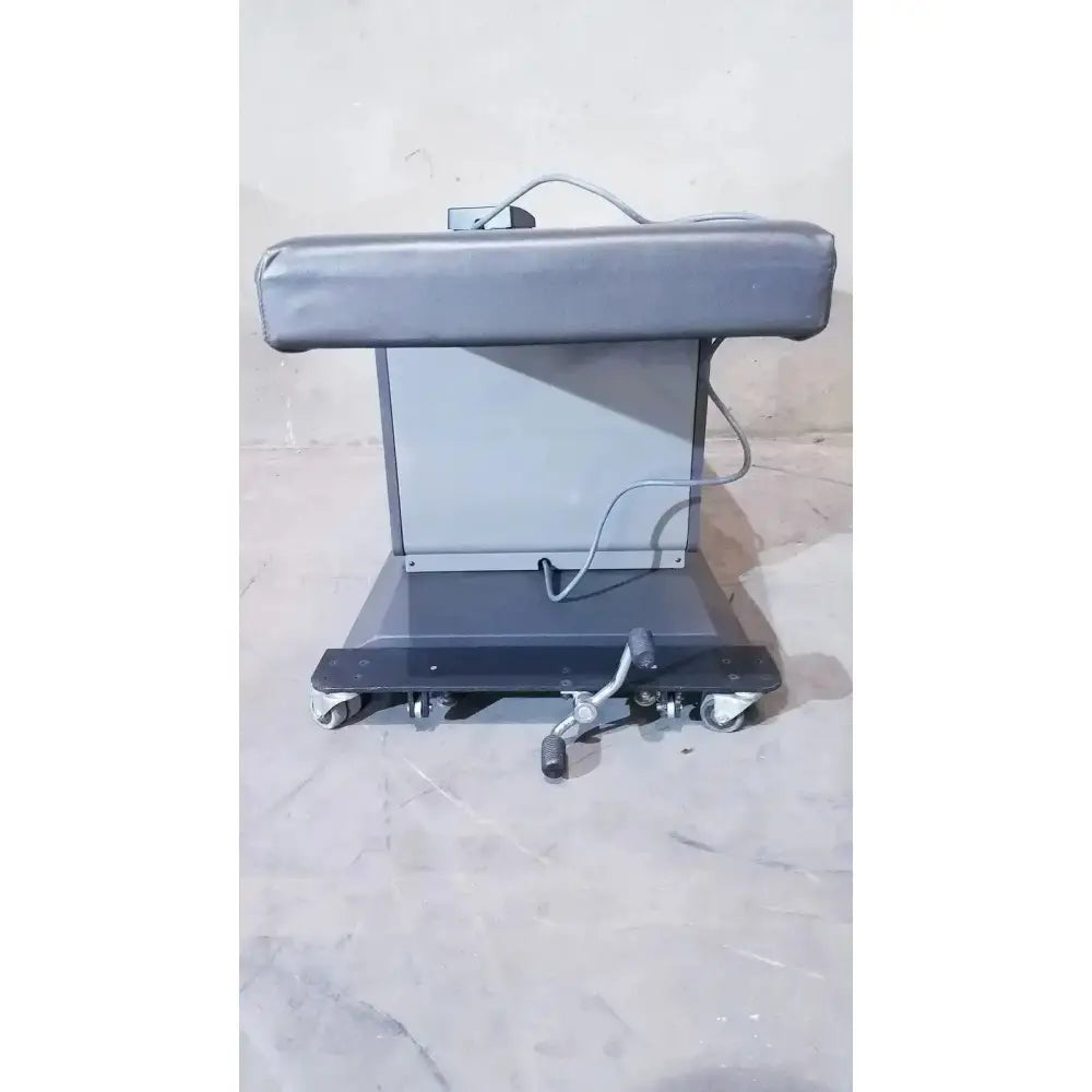 Ritter 106 Exam Table With Up and Down Foot Paddle Exam Table, second-hand product photo 9