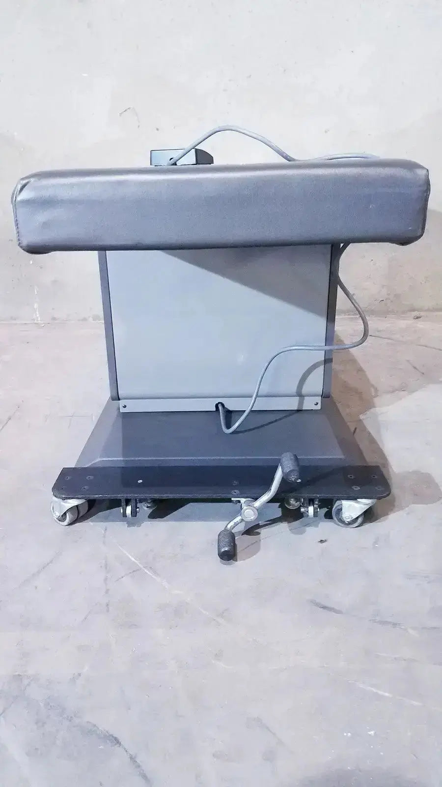 Ritter 106 Exam Table With Up and Down Foot Paddle Exam Table, second-hand product photo 9
