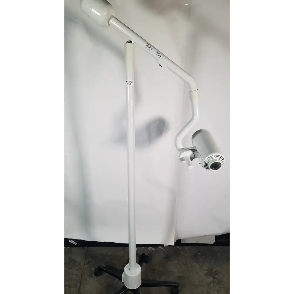 White adjustable portable surgery procedure light with articulated arm by ritter midmark for professional use