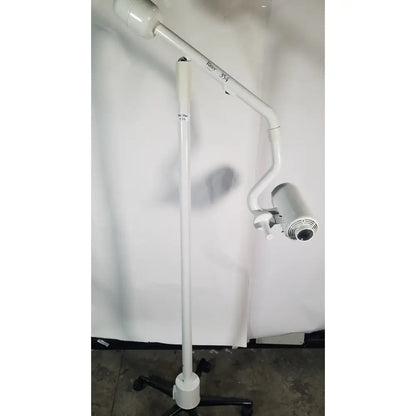 White adjustable portable surgery procedure light with articulated arm by ritter midmark for professional use