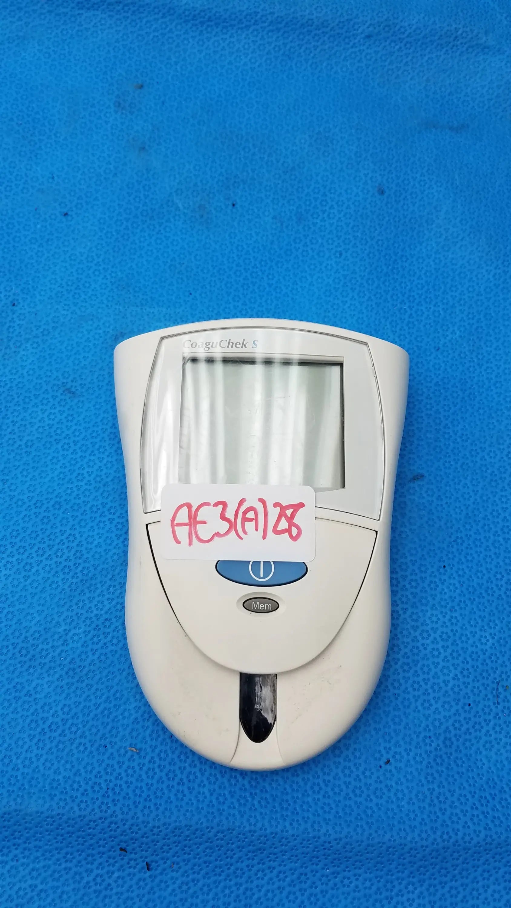 Roche CoaguChek S Coagulation Meter Coagulation Meter, second-hand product photo 1