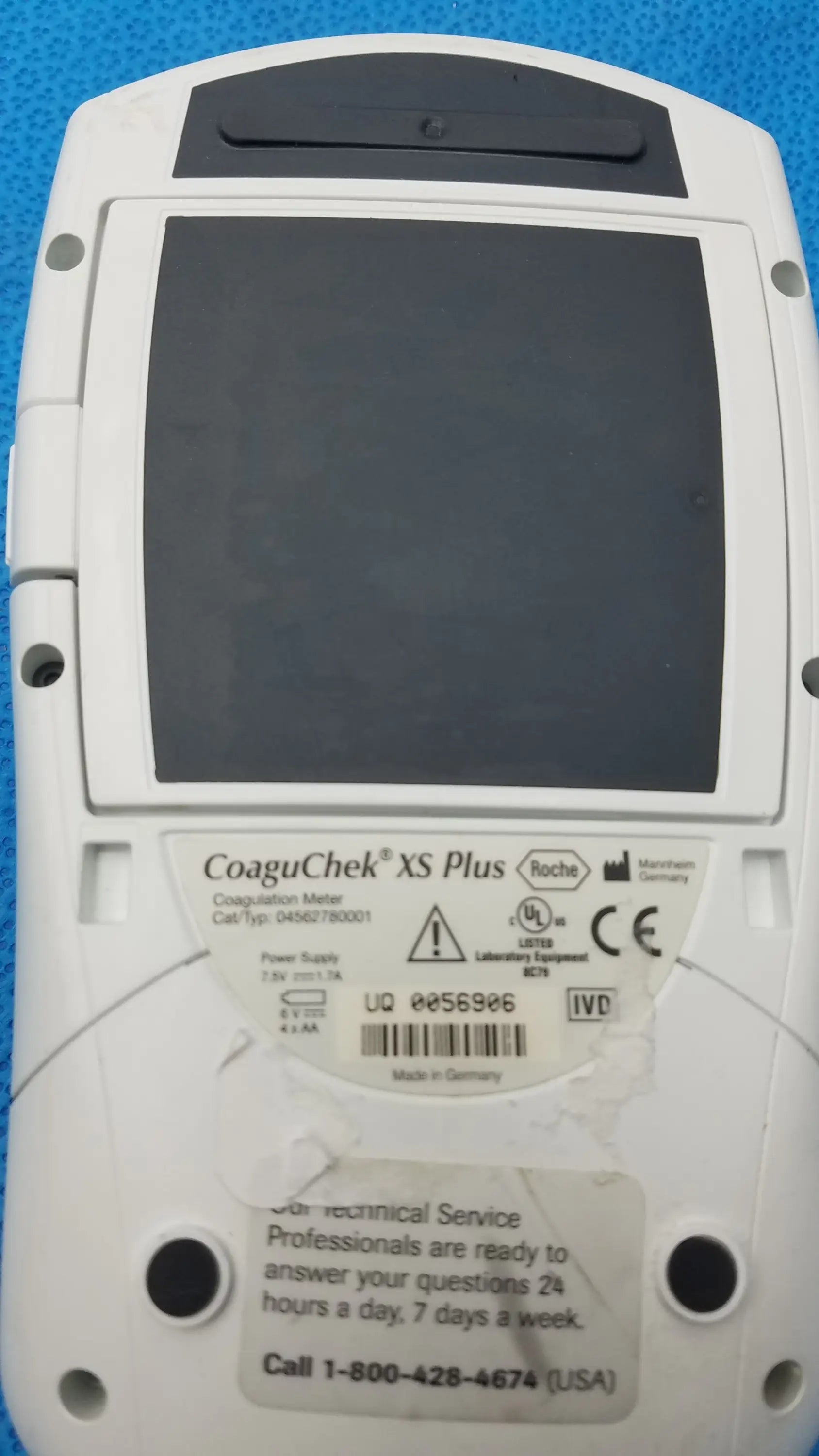Roche CoaguChek XS Plus Coagulation Meter 04562780001 Coagulation Meter, second-hand product photo 3