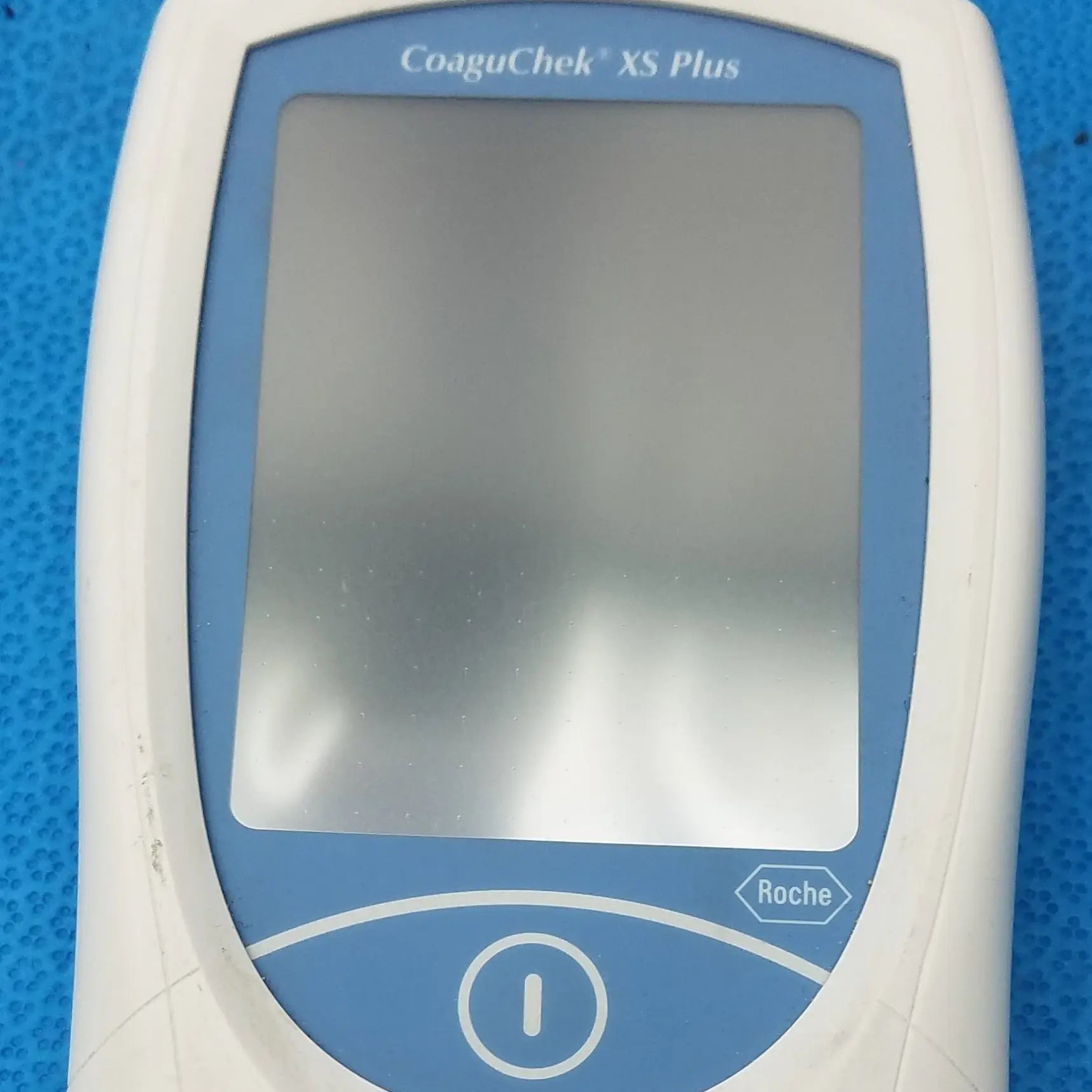 Roche CoaguChek XS Plus Coagulation Meter 04562780001 Coagulation Meter, second-hand product photo 1