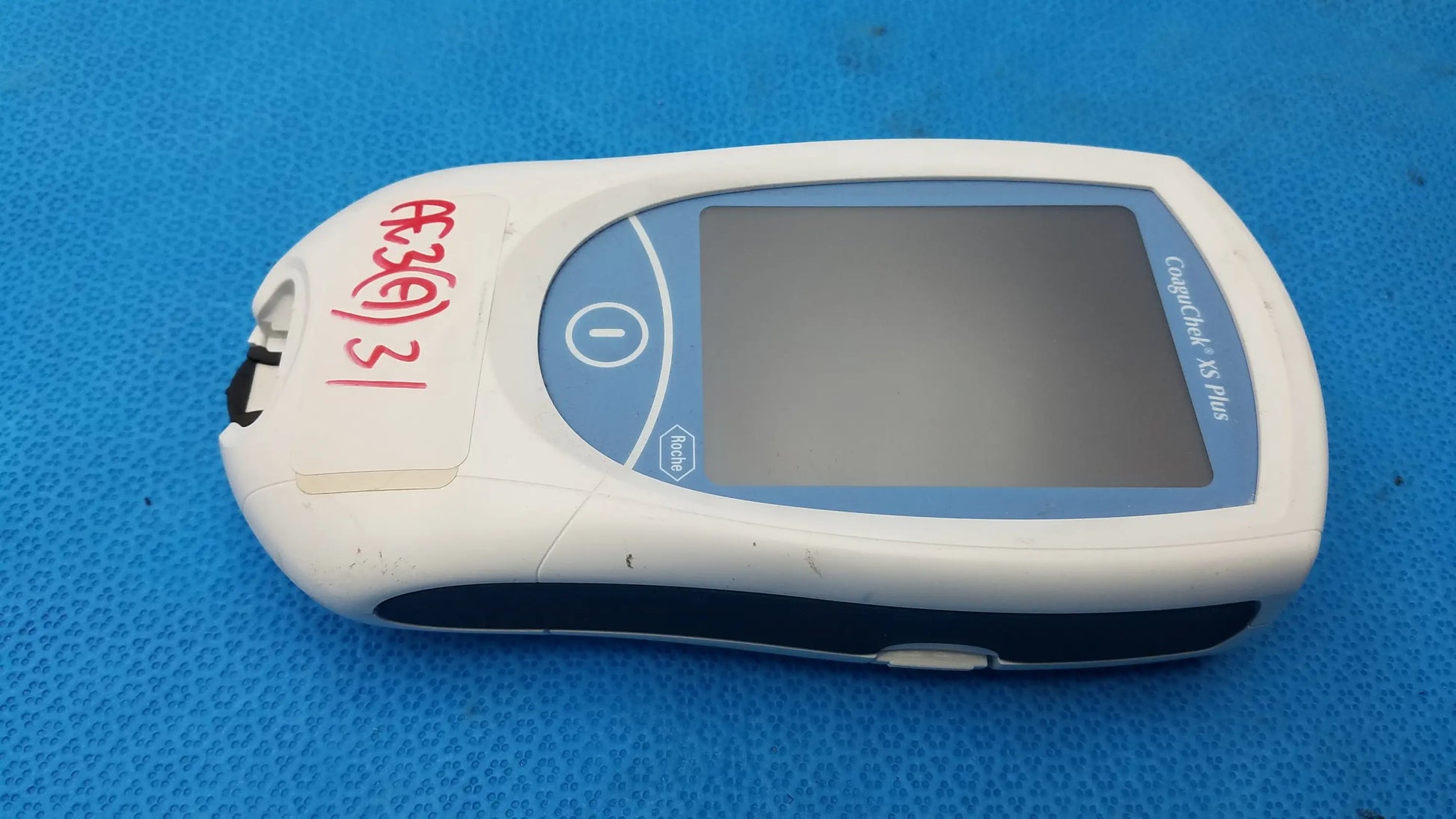 Roche CoaguChek XS Plus Coagulation Meter Cat # 04562780001 Coagulation Meter, second-hand product photo 9