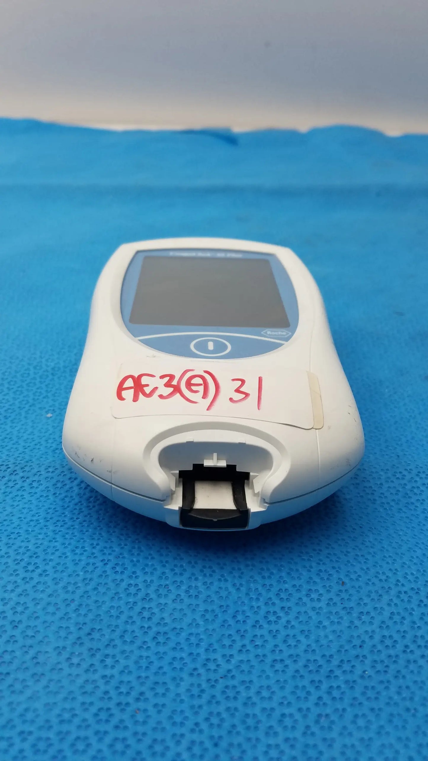 Roche CoaguChek XS Plus Coagulation Meter Cat # 04562780001 Coagulation Meter, second-hand product photo 3