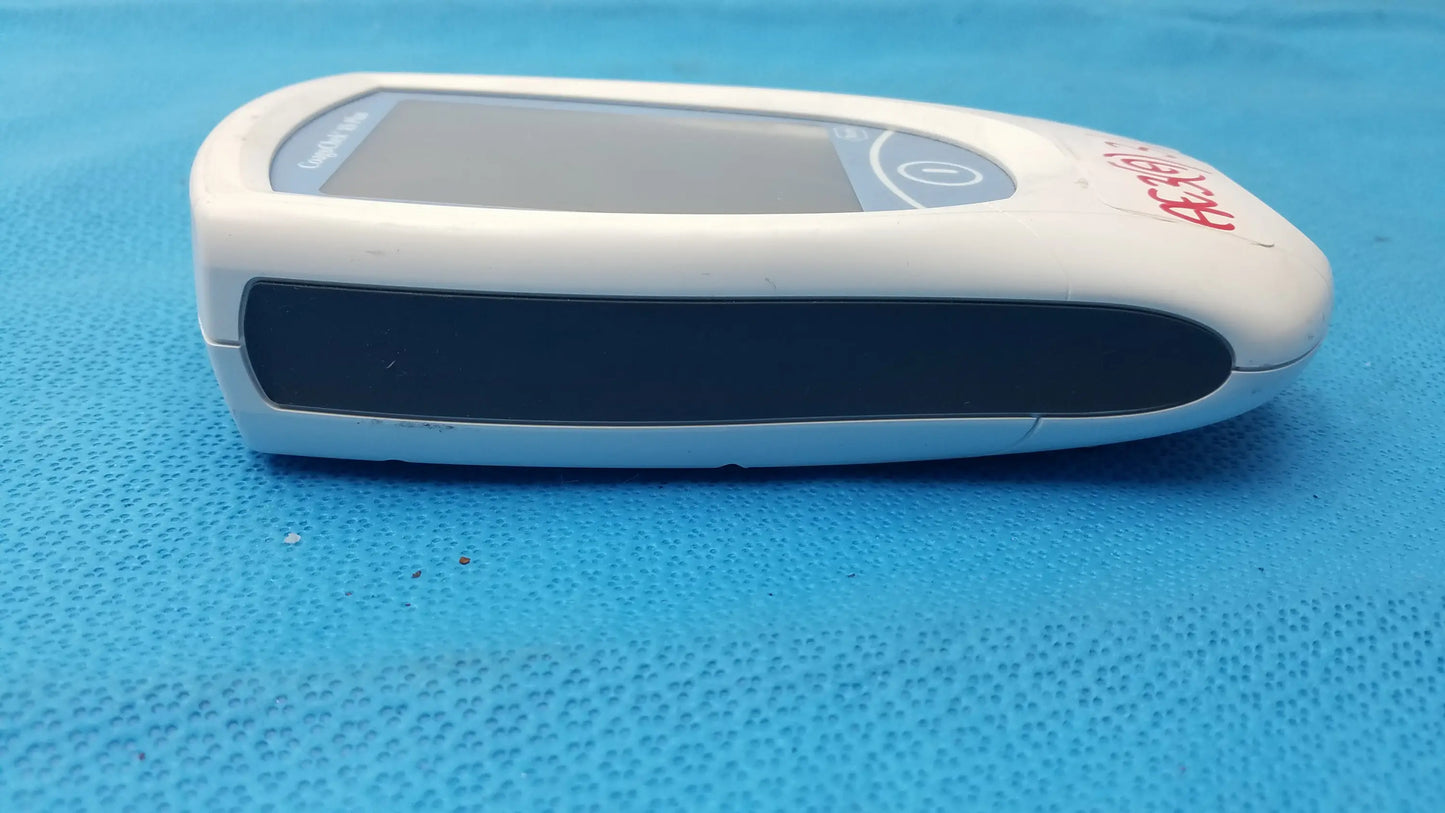 Roche CoaguChek XS Plus Coagulation Meter Cat # 04562780001 Coagulation Meter, second-hand product photo 4