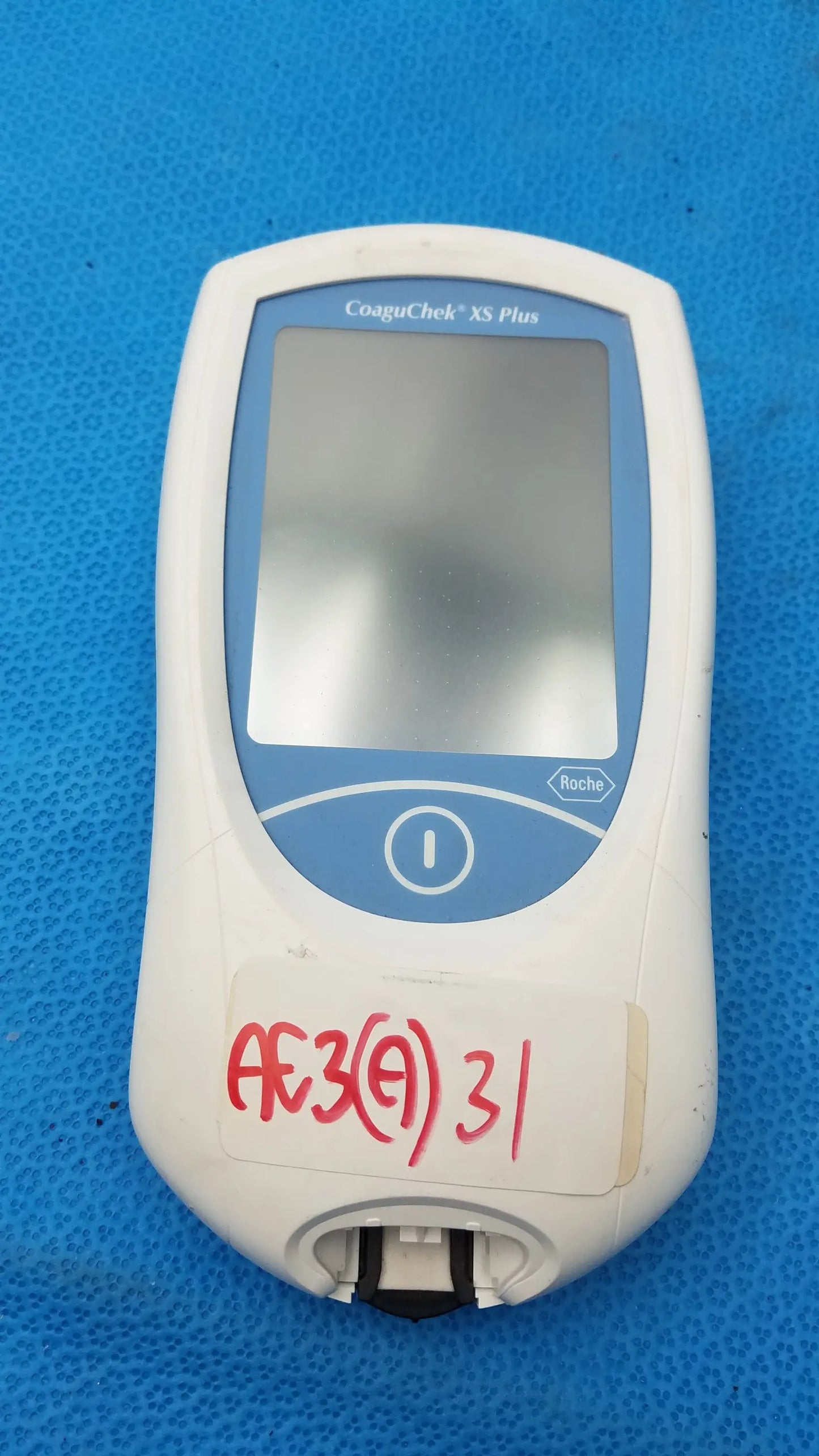 Roche CoaguChek XS Plus Coagulation Meter Cat # 04562780001 Coagulation Meter, second-hand product photo 14